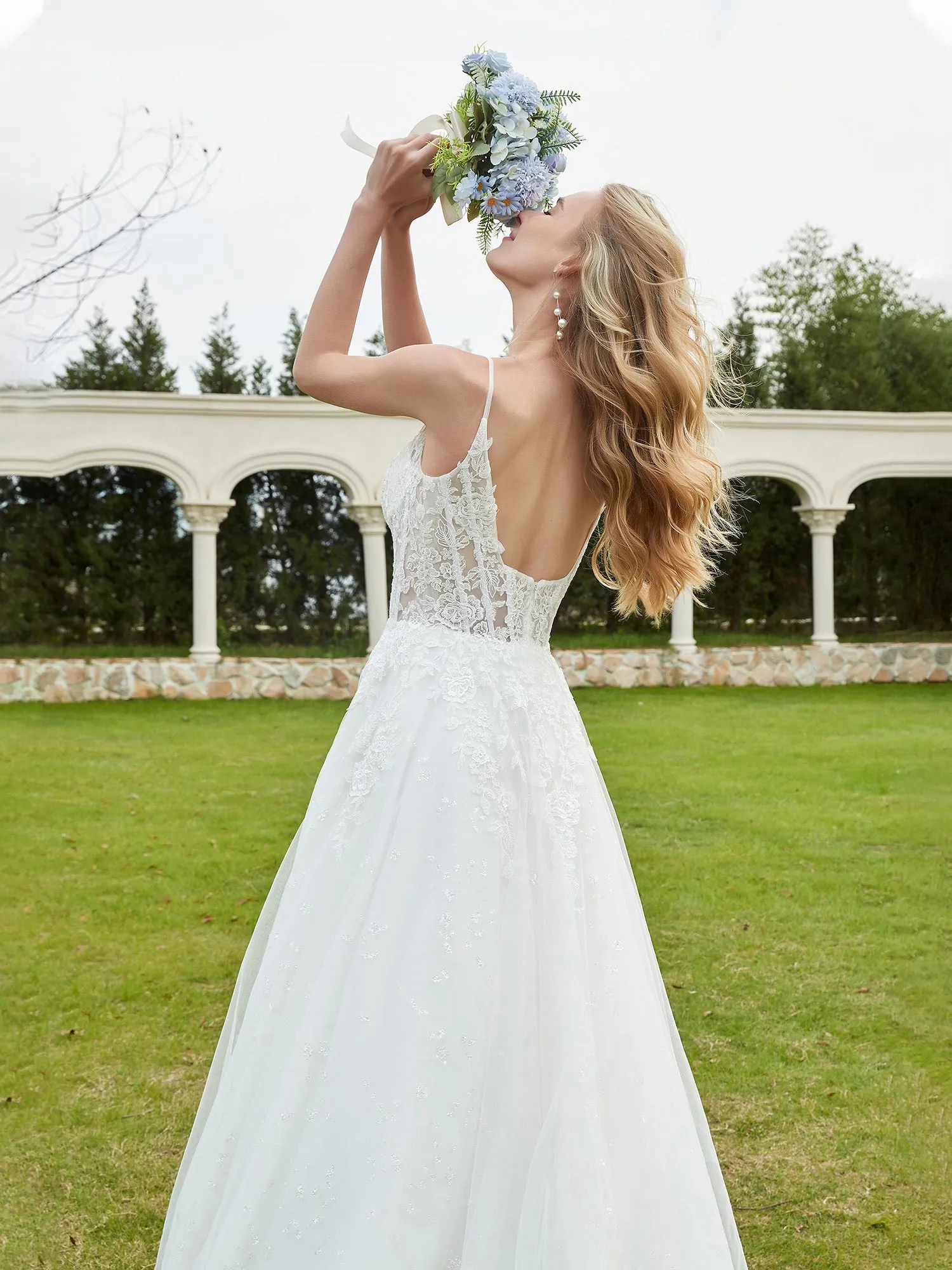 Appliqued Spaghetti Straps Tulle Lace Wedding Dress White