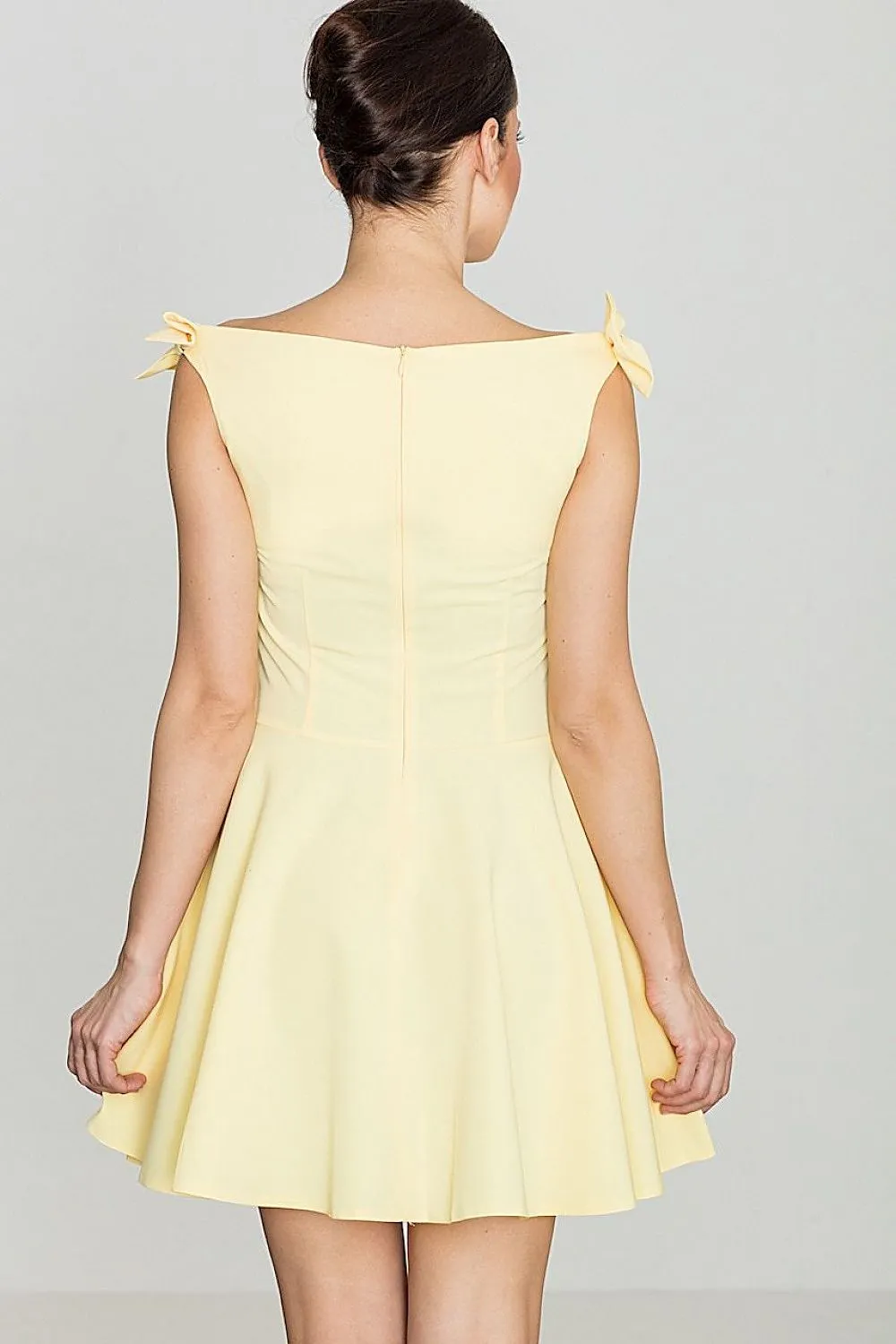 Elegant Bow-Embellished Cocktail Dress