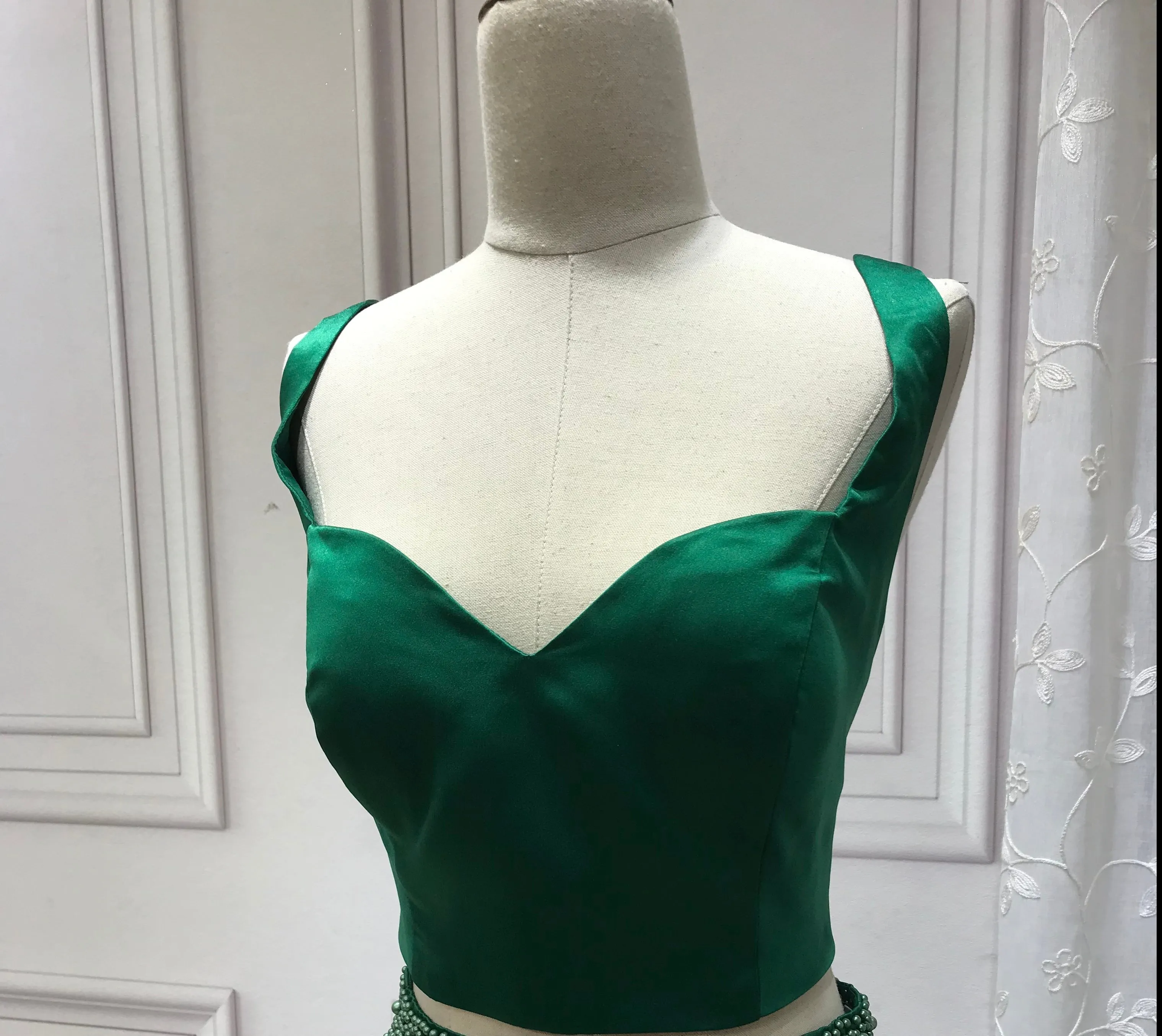 Gorgeous pearls beaded top and skirt separated two pieces emerald green tulle prom dress