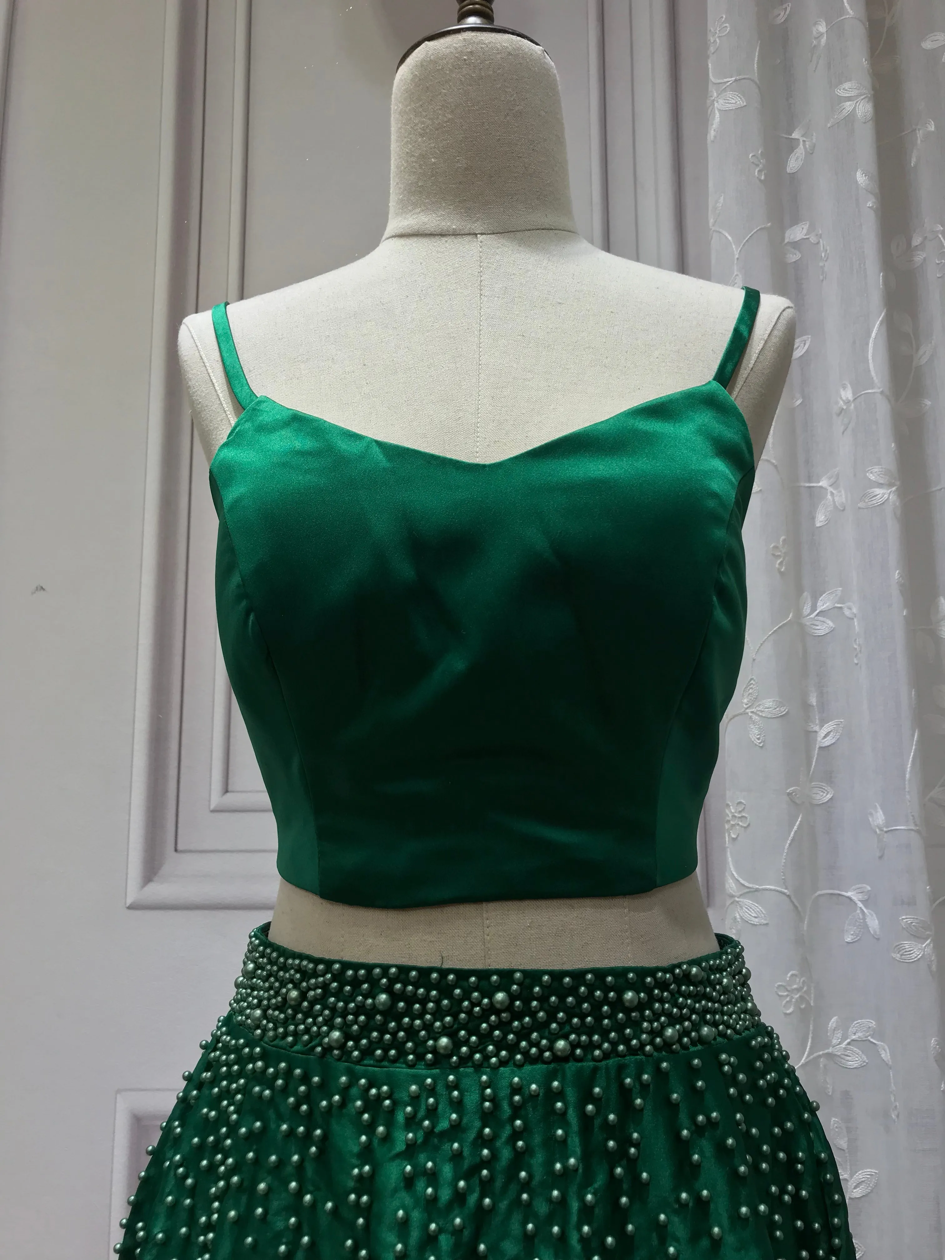 Gorgeous pearls beaded top and skirt separated two pieces emerald green tulle prom dress