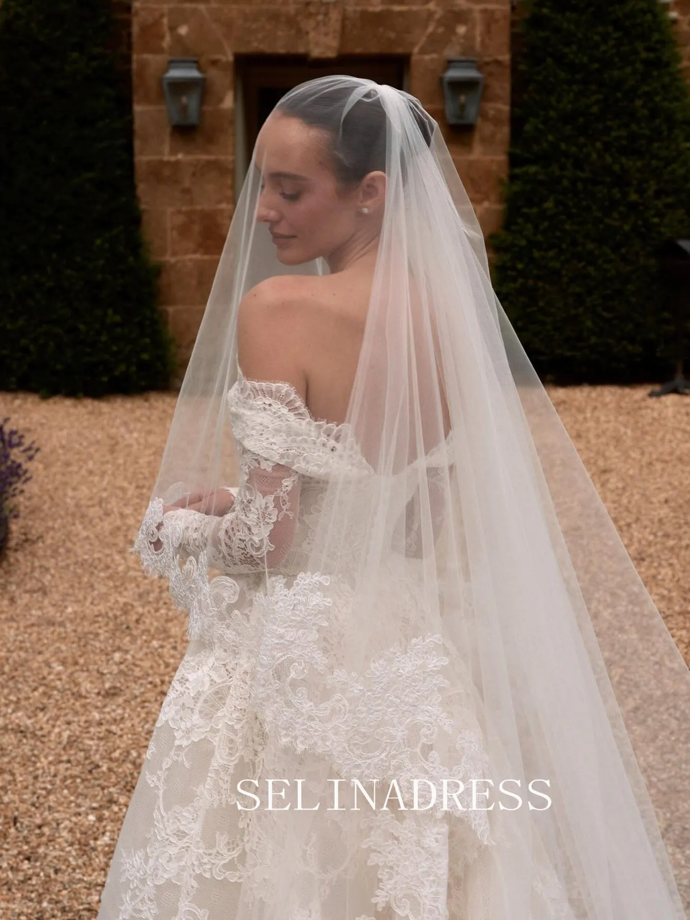 Off-the-shoulder Lace Wedding Dresses Rustic Long Sleeve Wedding Gowns XS004