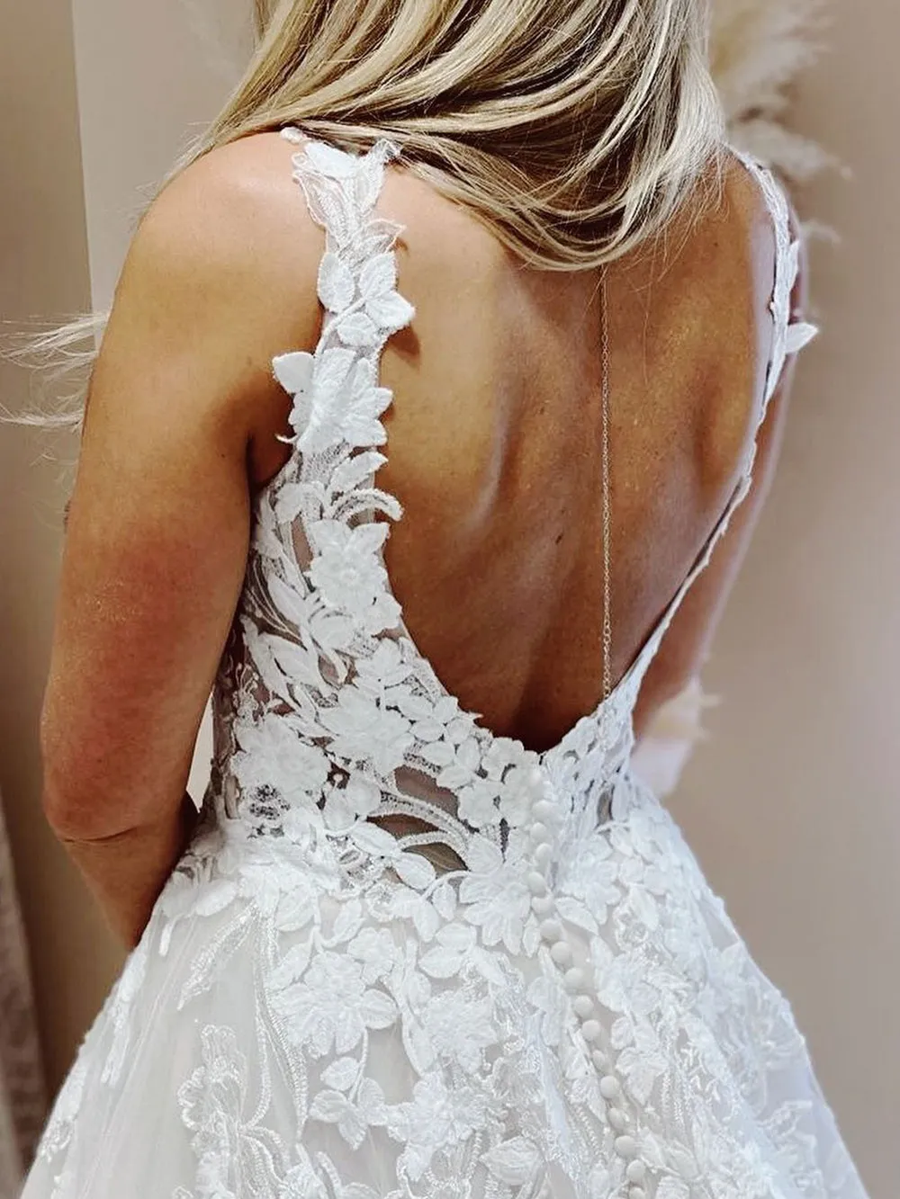 V Neck A Line Ball Gown Wedding Dress Appliqued Lace Wedding Gown WD1909